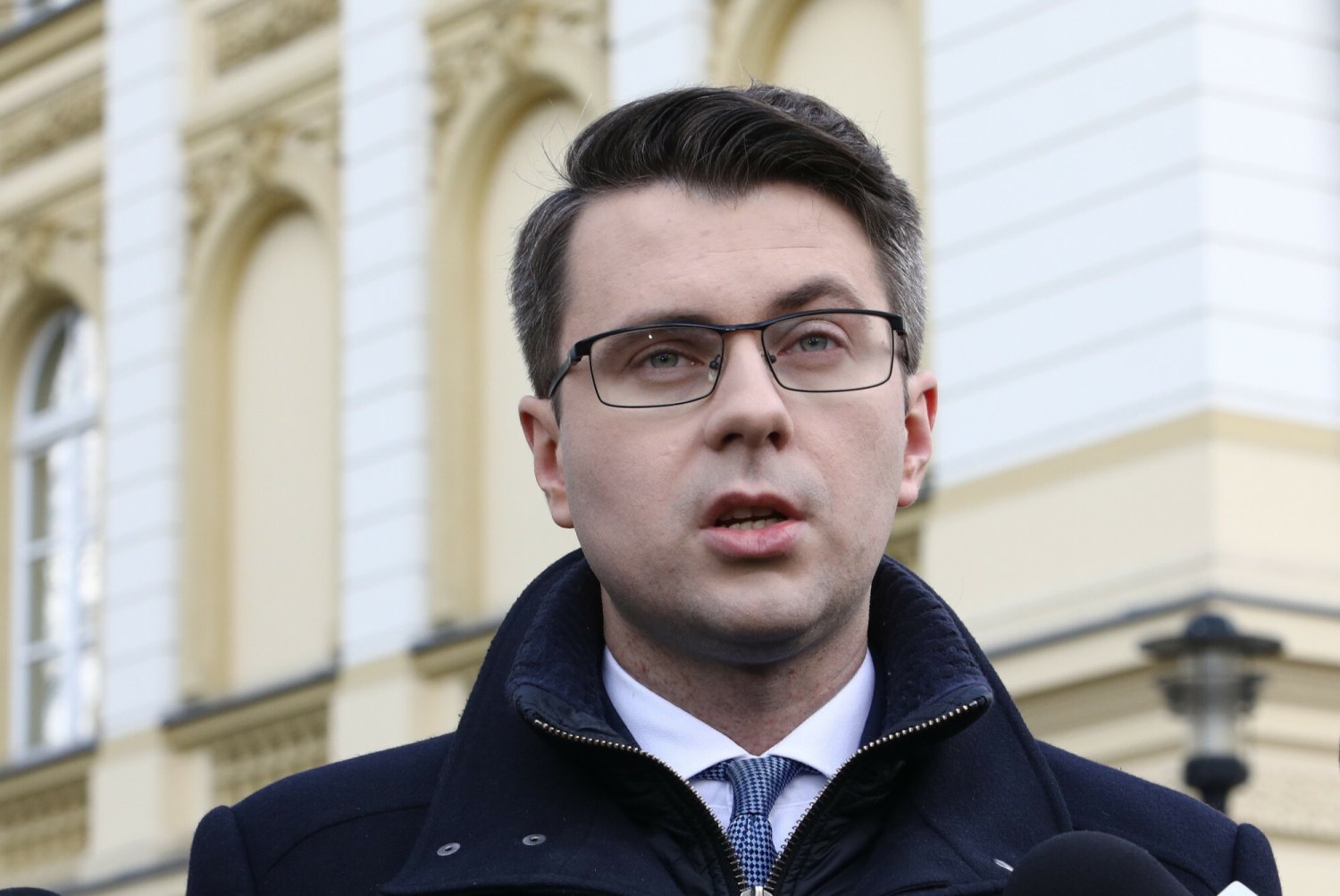 Mueller uważa za mało prawdopodobne zaostrzenie restrykcji.