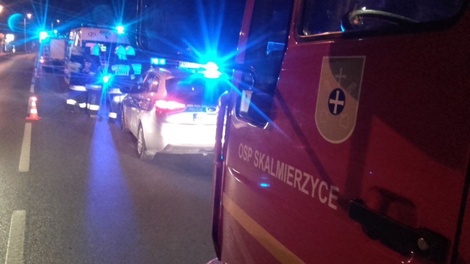 Sprawca wypadku uciekł z miejsca zdarzenia.