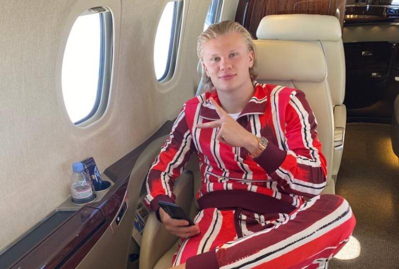 Twitter: Krychowiak komentuje strój Haalanda na prośbę Bońka.