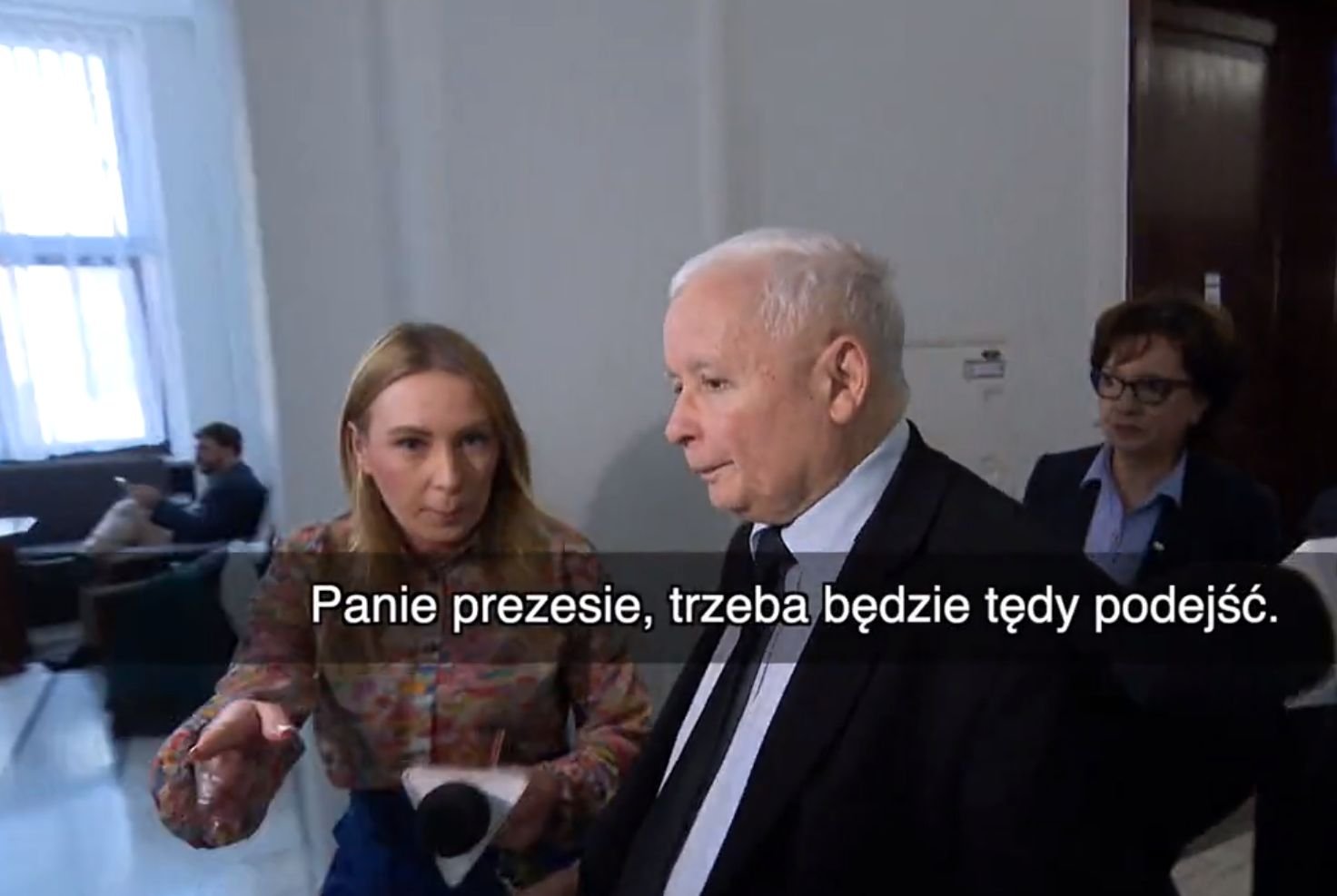 Jarosław Kaczyński uciekał w Sejmie przed pytaniami dziennikarzy.