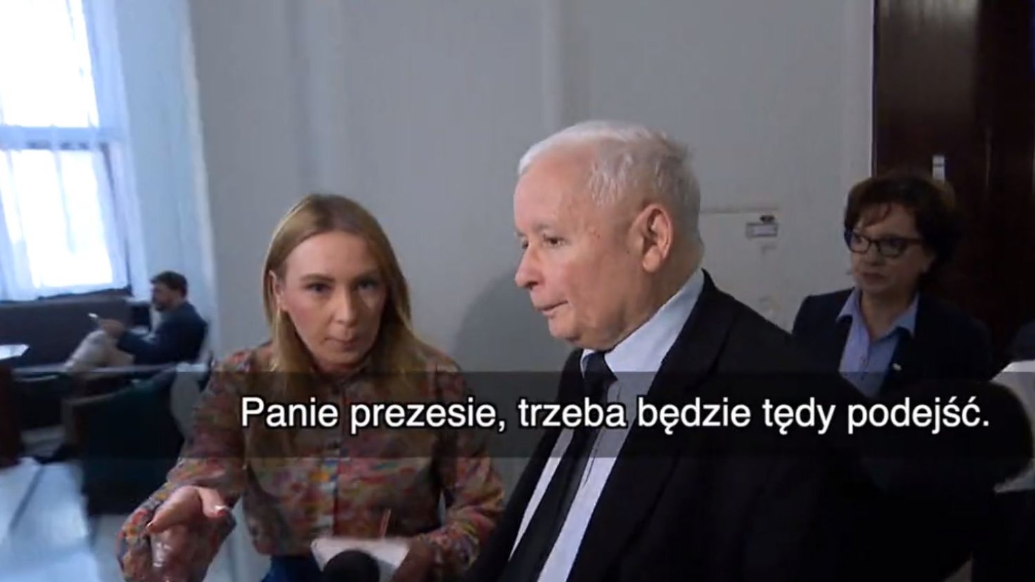 Jarosław Kaczyński uciekał w Sejmie przed pytaniami dziennikarzy.