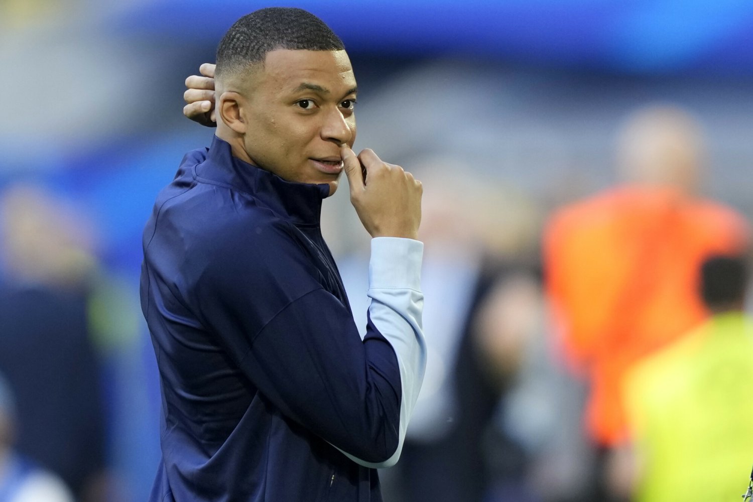 Kylian Mbappé na Euro 2024 będzie chronił złamany nos specjalną maską. Kylian Mbappé na Euro 2024