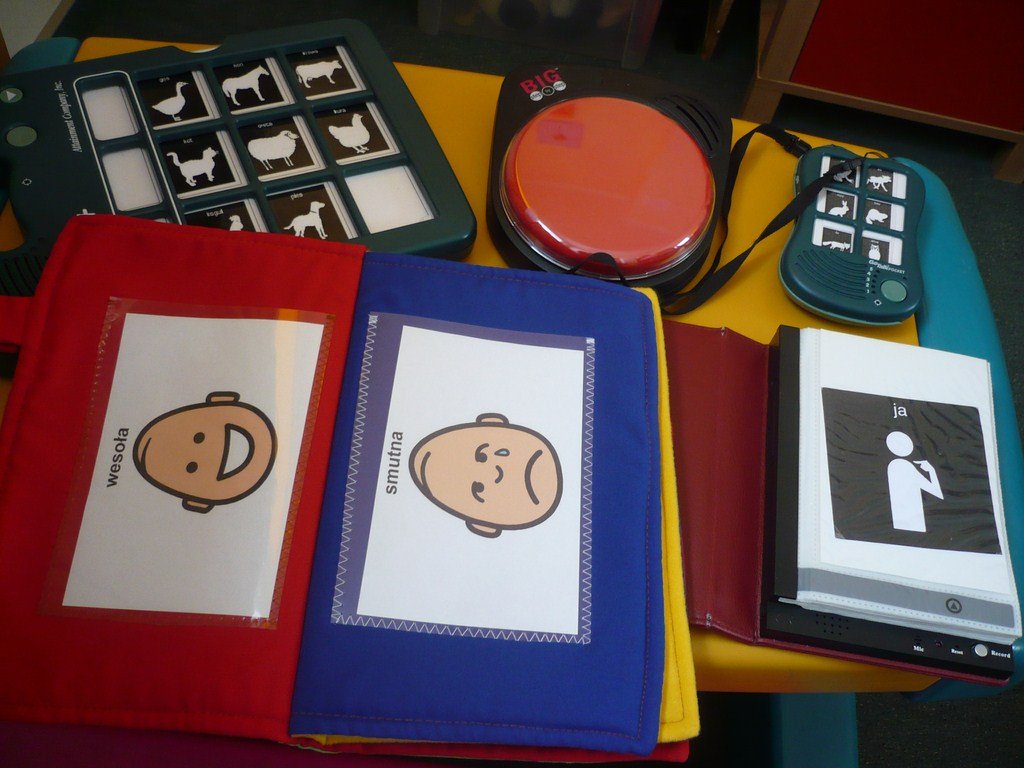 "Go - talki" i tablice z piktogramami - narzędzia komunikacji alternatywnej