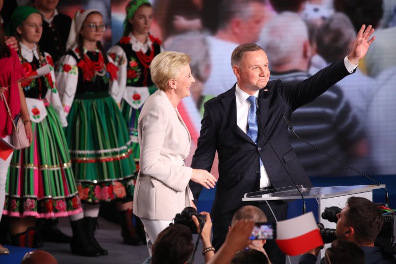 Wyniki late poll. Duda zwiększa przewagę nad Trzaskowskim [WYBORY 2020]