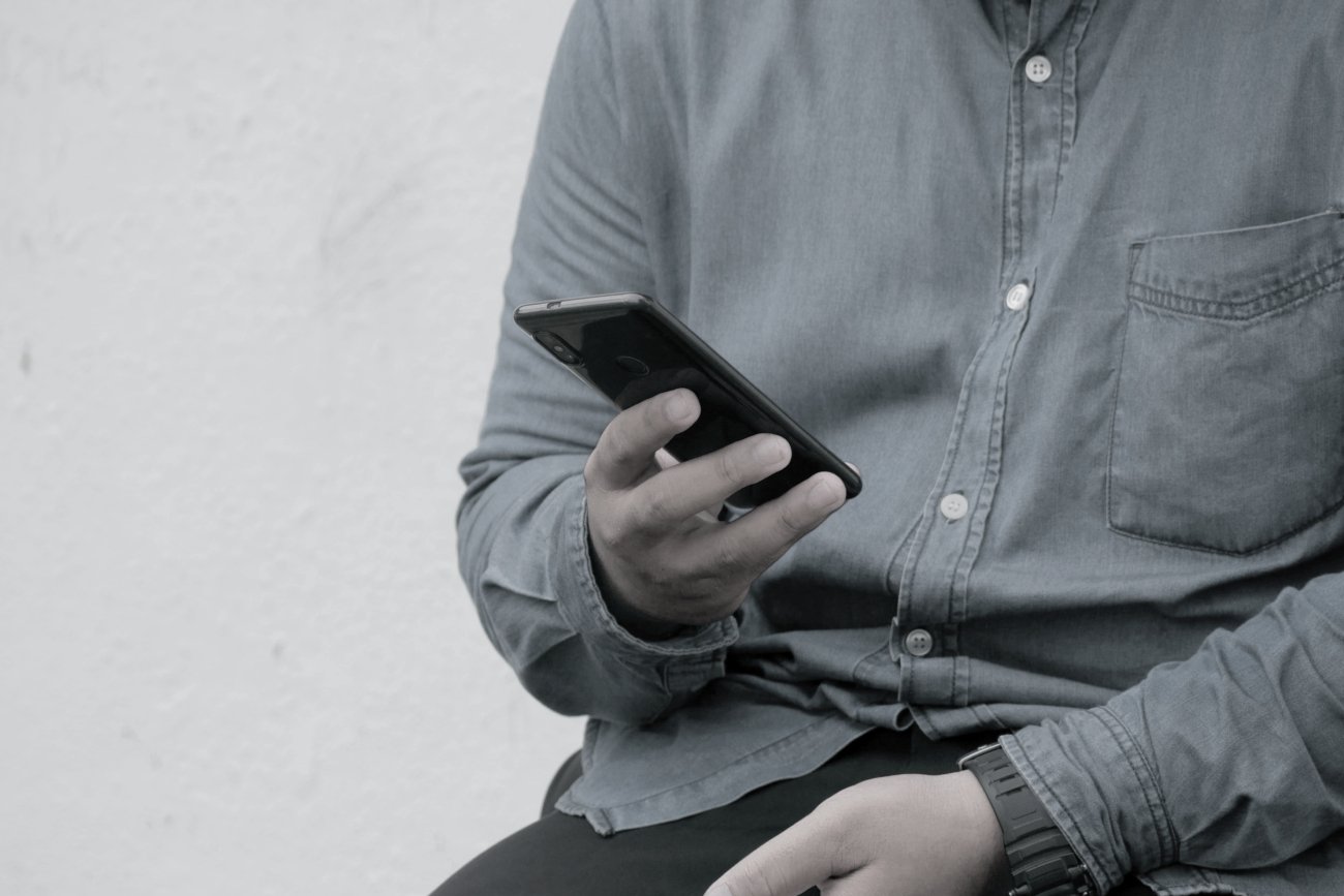 Jak to możliwe, że można podszywać się pod czyjś telefon? Ekspert odpowiada