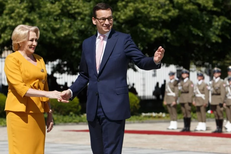 "Der Spiegel" wrzucił Polaków do jednego wora z Węgrami i Rumunami, wskazując państwa podważające wartości Unii Europejskiej.