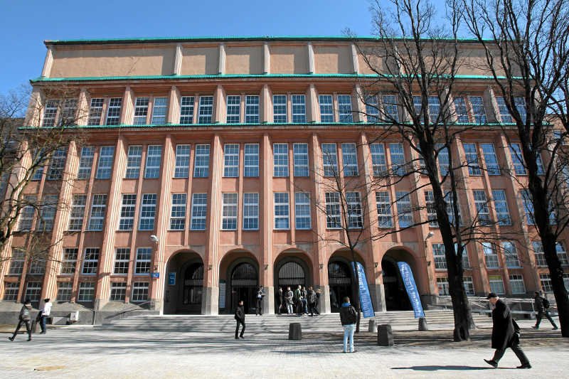 Po jakiej uczelni zarabia się najwięcej? Według Sedlak & Sedlak, po SGH