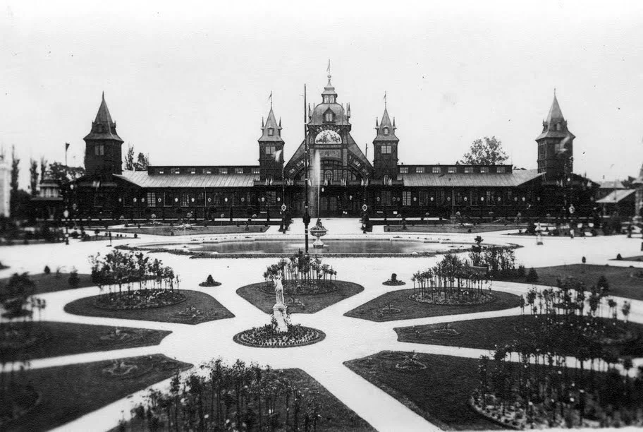 Budynek Powszechnej Wystawy Krajowej w 1894 roku we Lwowie.