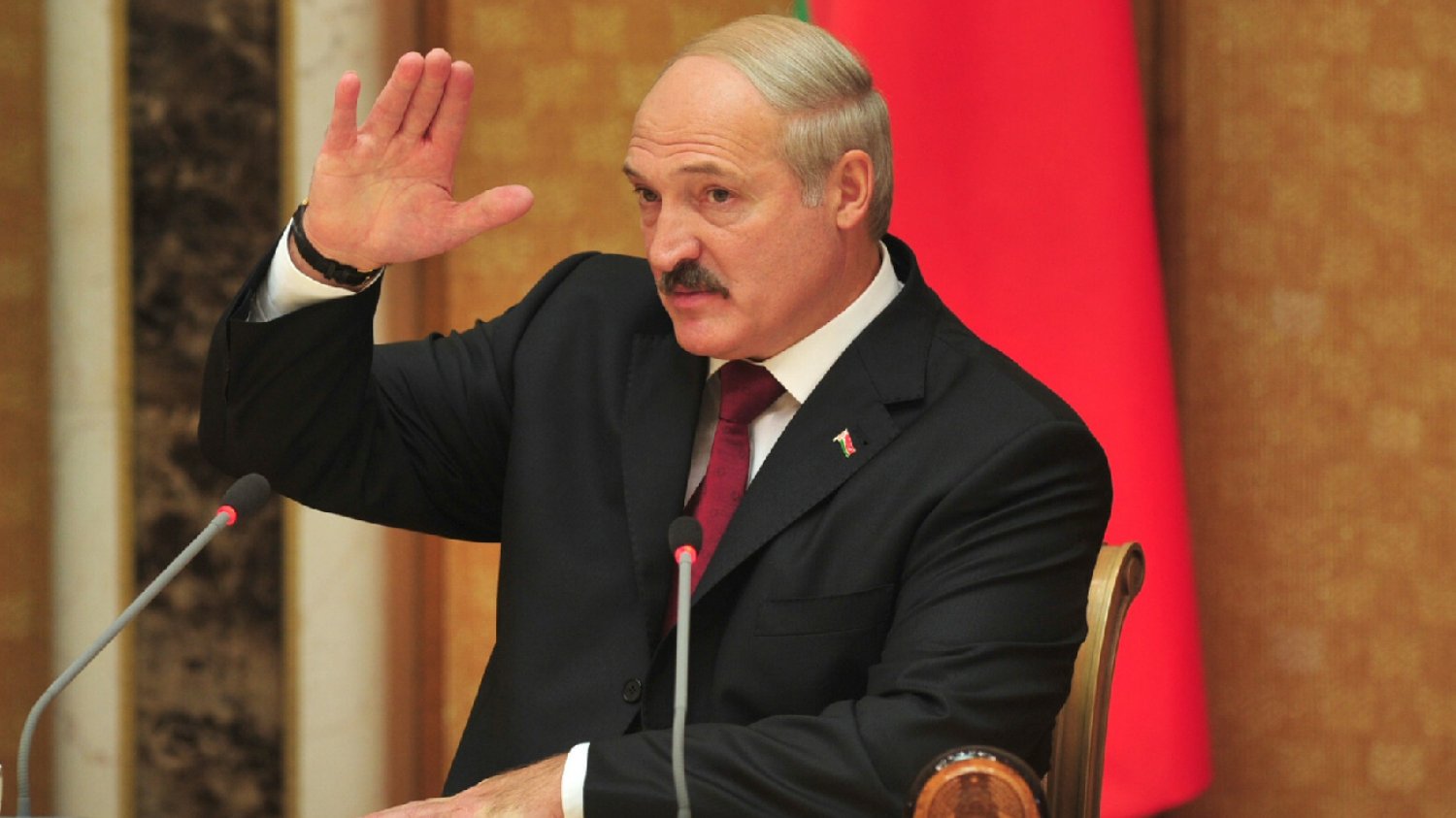 Putin i Łukaszenka szykują się do wojny. B. ambasador Białorusi ostrzega.