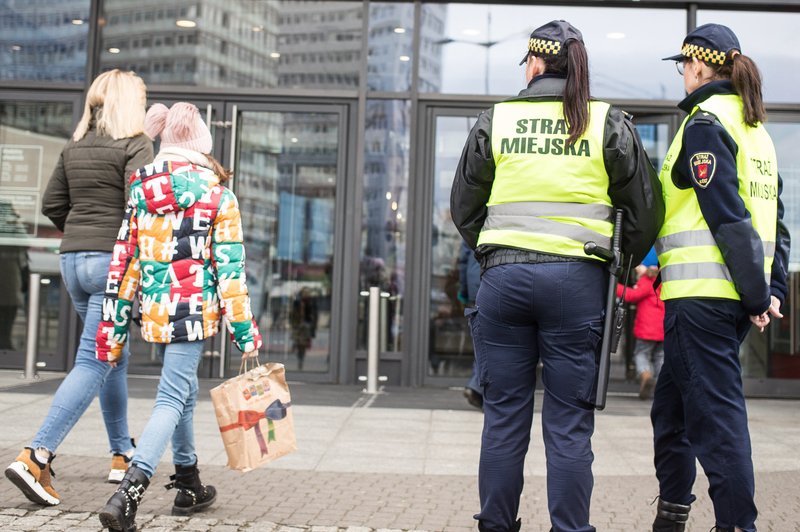 Rząd PiS zdecydował o zamknięciu szkół z powodu koronawirusa. Co robią w tym czasie młodzi ludzie?