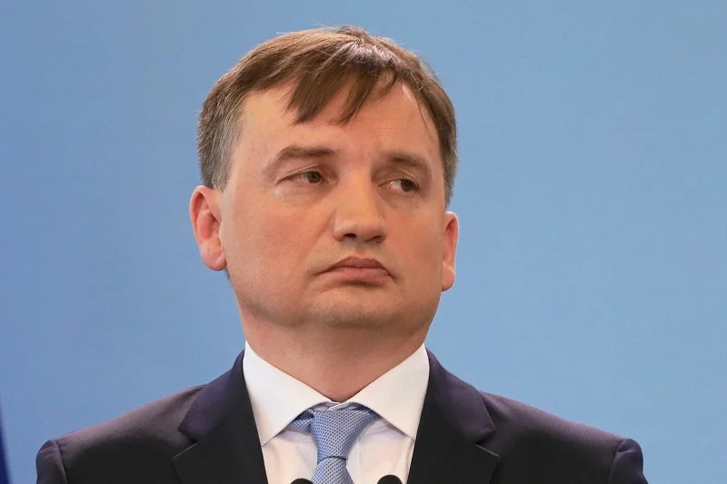 Zbigniew Ziobro powinien podać się do dymisji – taką odpowiedź w sondażu SW Research dla rp.pl wskazało 46,4 proc. respondentów.