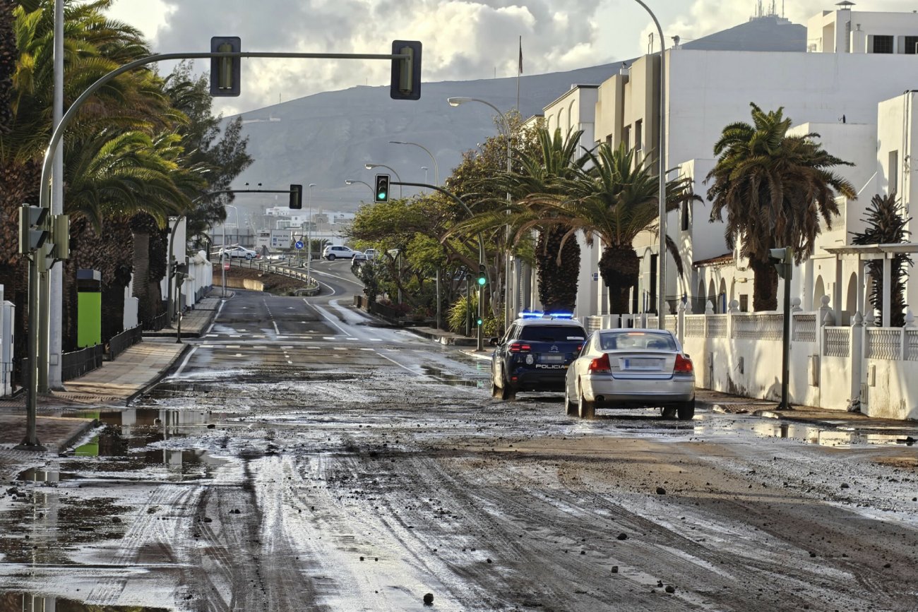 Stan wyjątkowy na Wyspach Kanaryjskich. Lanzarote nawiedził orkan Oliver.