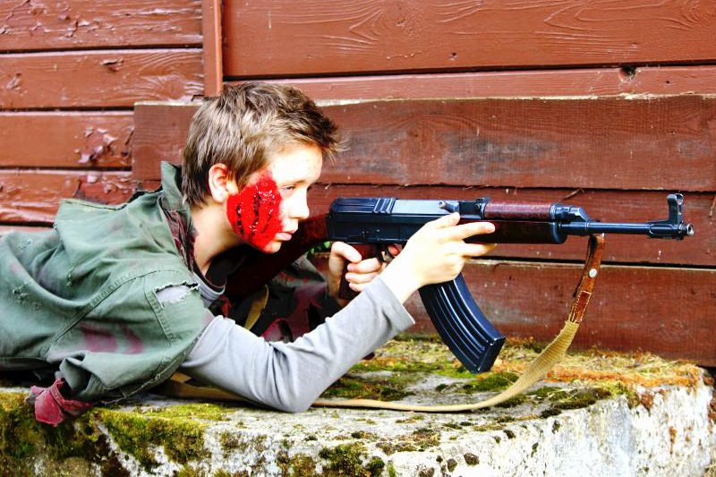 Obozy z bronią cieszą się sporą popularnością wśród dzieci