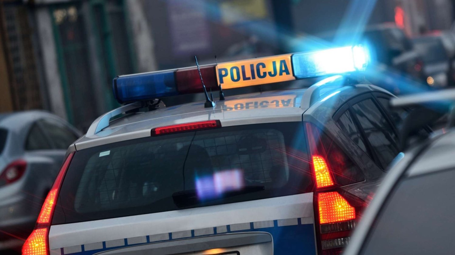 Wypadek w Warszawie Śmiertelny wypadek na Grochowie. 6-letni chłopiec zmarł, trzy kobiety są ranne.