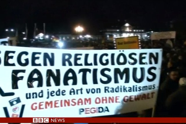 W poniedziałkowej manifestacji PEGIDY wzięło udział ponad 17 tys. osób