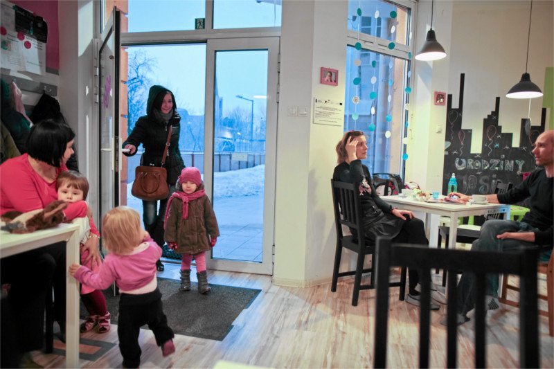 Skoro są lokale przystosowane do obsługi rodzin z dziećmi, jak ten w Łodzi, to dlaczego nie może być takich, które obsługują tylko osoby dorosłe?