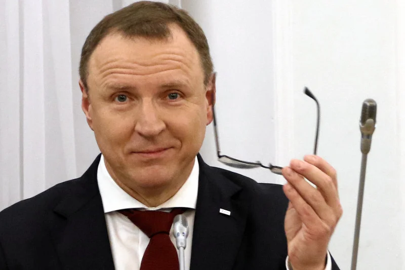 Jacek Kurski rozsyłał upominkowe wino. Zbigniew Boniek z niego zakpił.