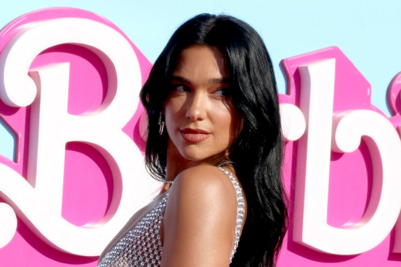 Dua Lipa pokazała nagi biust na premierze filmu "Barbie".
