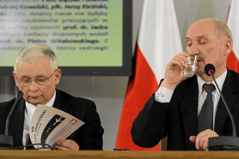 Macierewicz nadal sprawuje rząd dusz w tej części elektoratu PiS, która wierzy w zamach smoleński