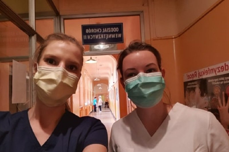 Aleksandra Kasprzak oraz Kinga Haponik-Masarczyk to dwie dentystki, które zgłosiły się na wolontariat do szpitala w Knurowie.
