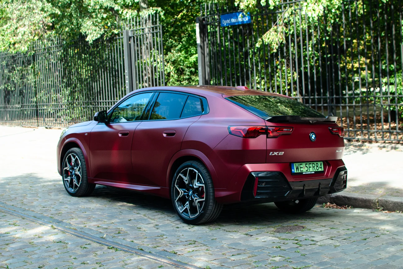 BMW iX2 xDrive30