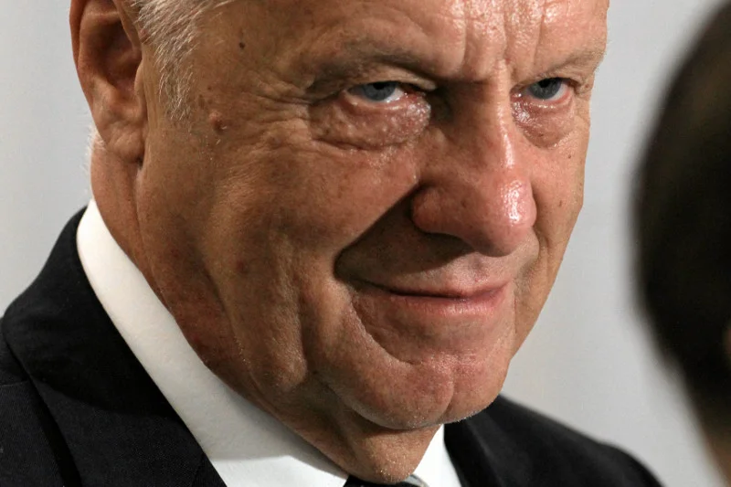 Stefan Niesiołowski ubolewa, że duchowni zaangażowali się w marsz PiS 13 grudnia.