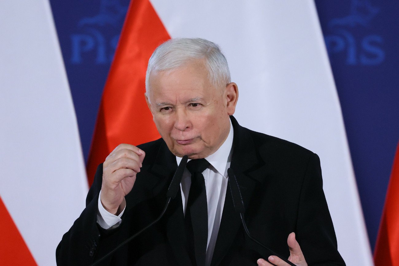 Jarosław Kaczyński ponownie przypomniał, jak jechał przez gminę Kaczory i jaki czuć było zapach.