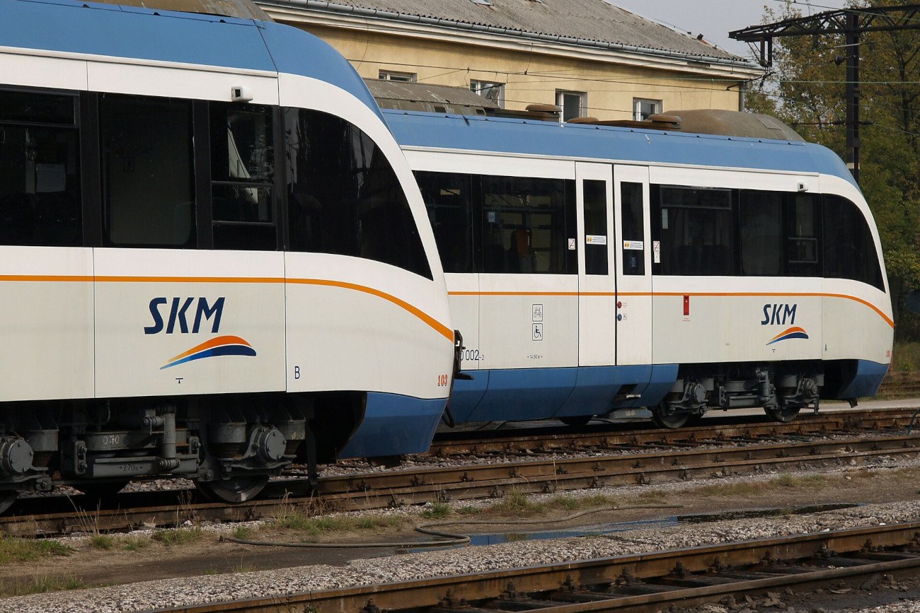 Pociąg śmiertelnie potrącił dziewczynkę.