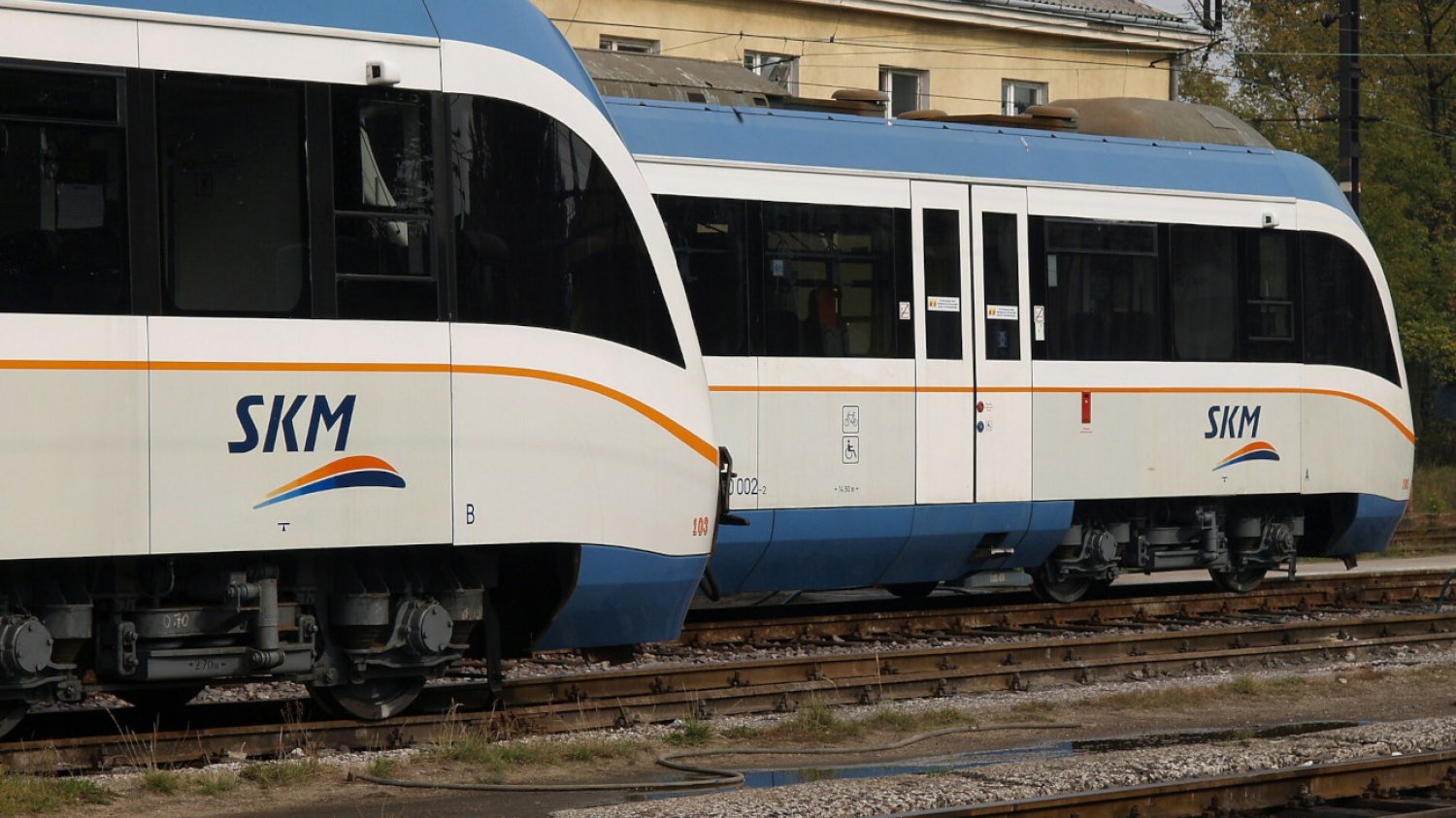 Pociąg śmiertelnie potrącił dziewczynkę.