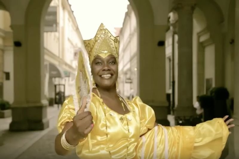 Kubańska tancerka przyjechała do Polski uczyć kubańskich stylów tanecznych. Niestety, kolejny już raz spotyka się z rasistowskim atakiem.