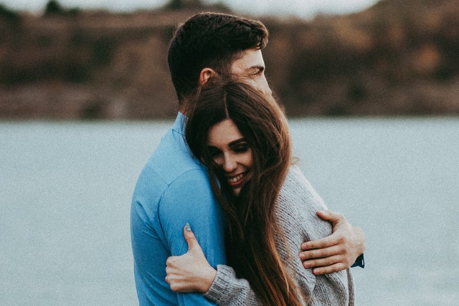 Jak rozpoznać, że twój partner cię kocha?