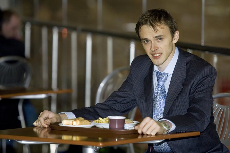 Czy szef ma prawo zaglądać w twój talerz? Ekspert: "Nadmierna ingerencja"