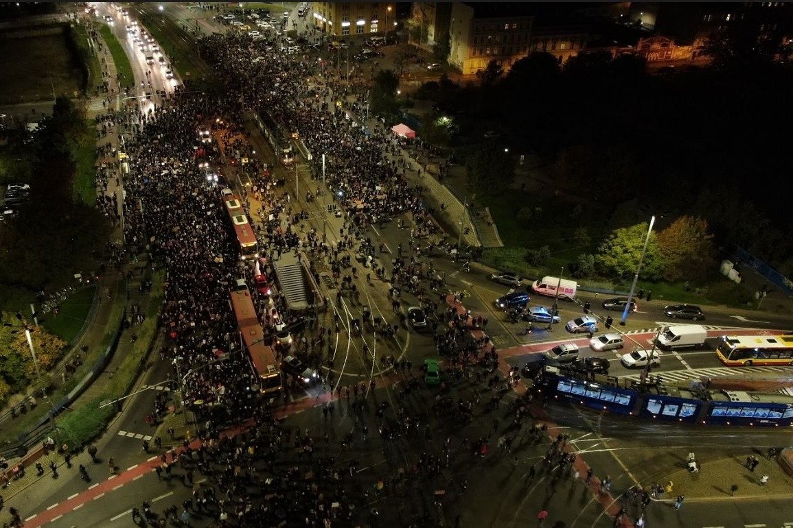 Zdjęcia z drona z protestów we Wrocławiu po skandalicznym wyroku Trybunału Konstytucyjnego ws. aborcji.