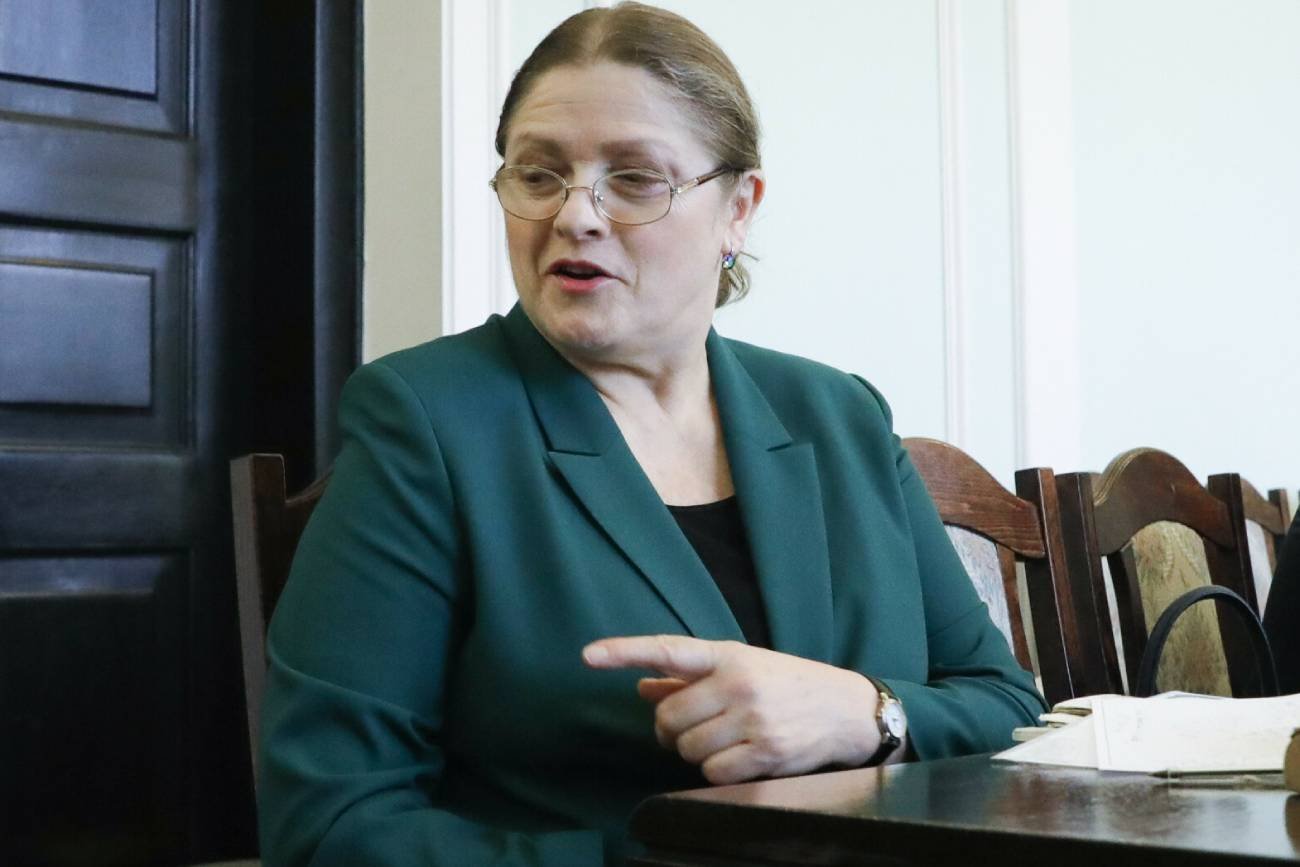 Krystyna Pawłowicz pisze o odciętej głowie na tacy. "Ruda Salome"