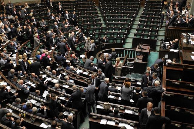 Sejmowe miejsca posłów PiS były dzisiaj puste