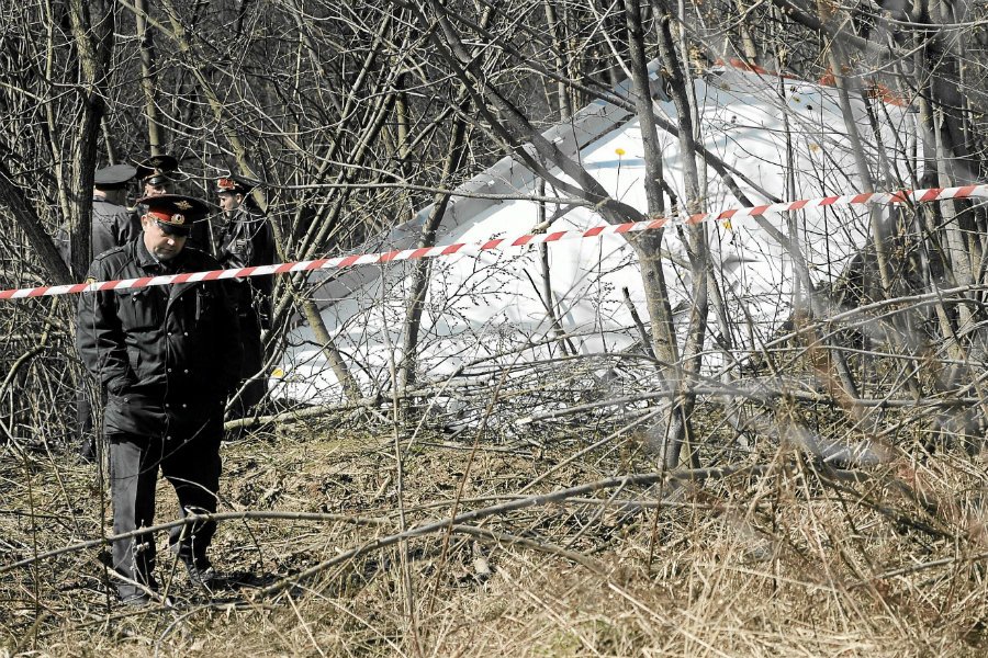 W wyniku eksplozji wewnętrznej miało dojść do zniszczenia lewego skrzydła Tu-154 M pod Smoleńskiem - podała podkomisja do ponownego zbadania katastrofy lotniczej.