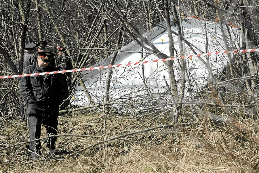 W wyniku eksplozji wewnętrznej miało dojść do zniszczenia lewego skrzydła Tu-154 M pod Smoleńskiem - podała podkomisja do ponownego zbadania katastrofy lotniczej.
