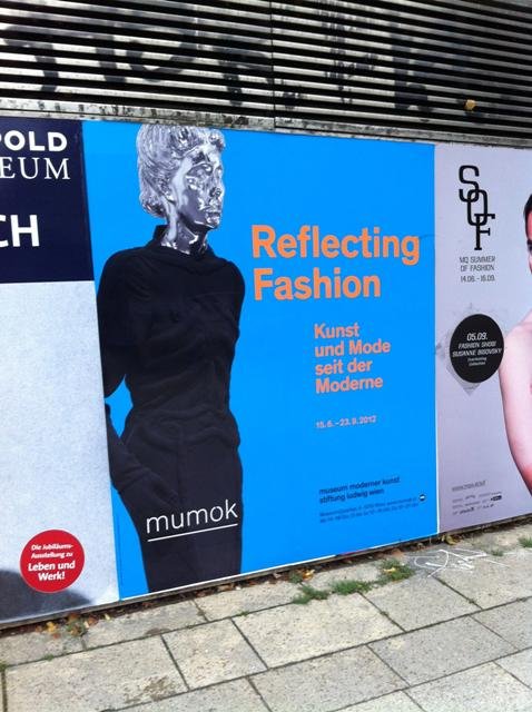 Plakat wystawy w MUMOK Reflecting Fashion