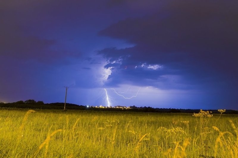 Burze z gradem pojawią się na terenie woj. pomorskiego i zachodniopomorskiego.