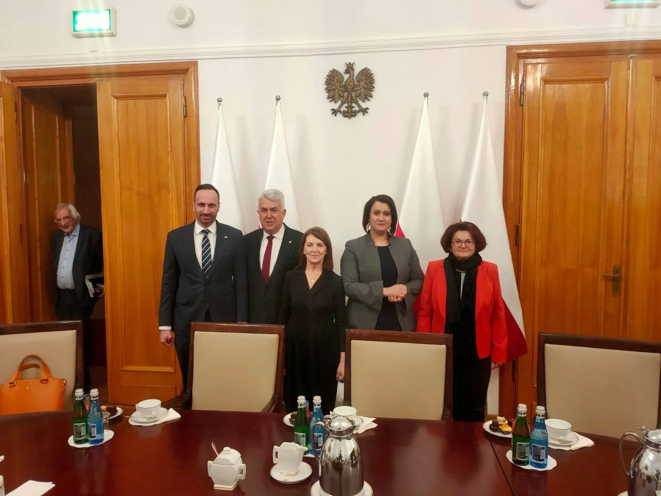 Zdjęcie zamieszczone przez Marię Kurowską, po spotkaniu z premierem Mateuszem Morawieckim i Jarosławem Kaczyńskim
