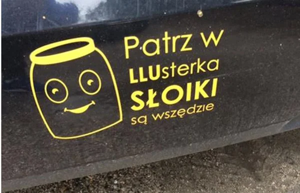 "Patrz w LLUsterka" – te nalepki mieszkańcy powiatu łukowskiego przyjeżdżający do Warszawy spotykają raz po raz.