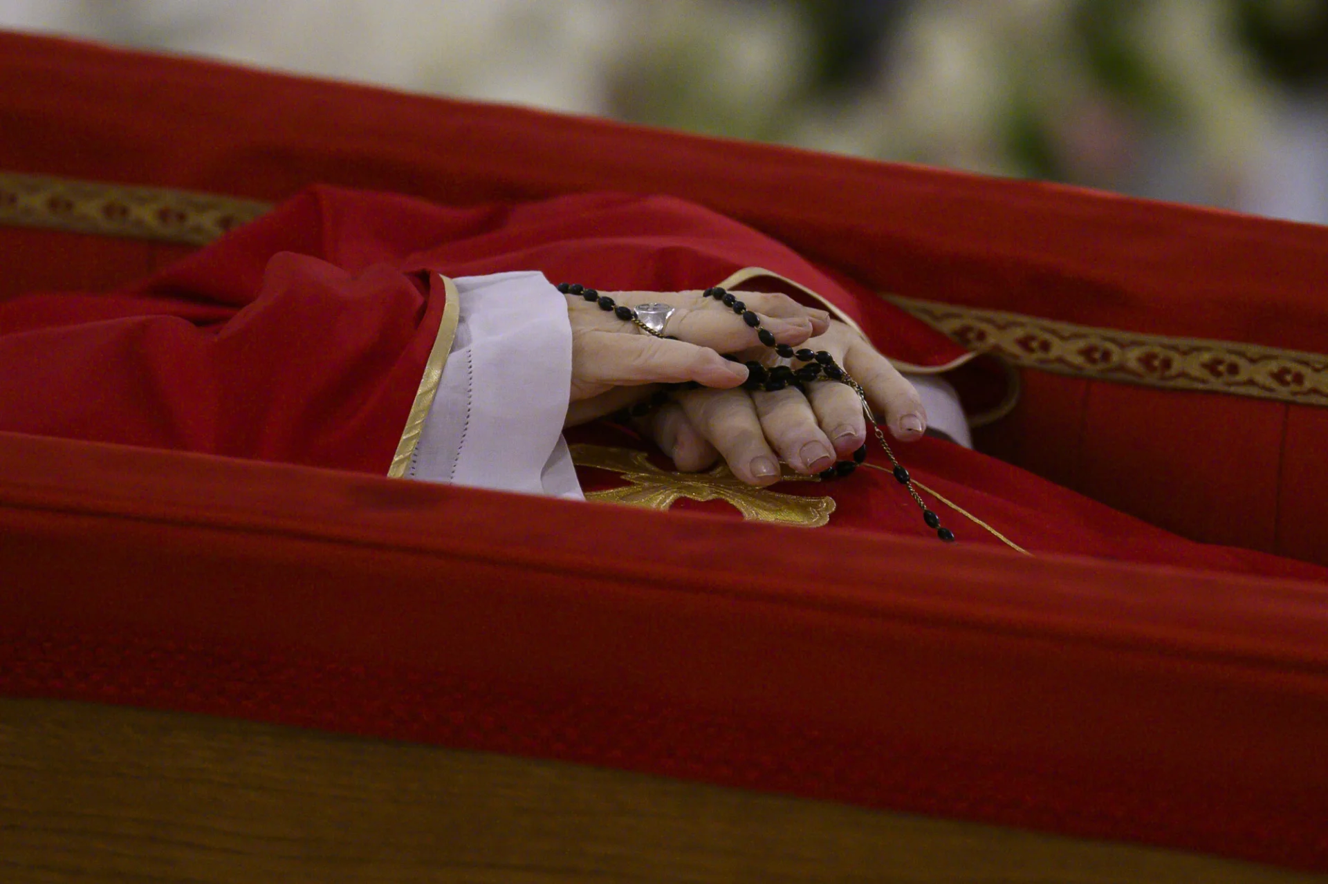 Co się dzieje po śmierci papieża Franciszka do konklawe?