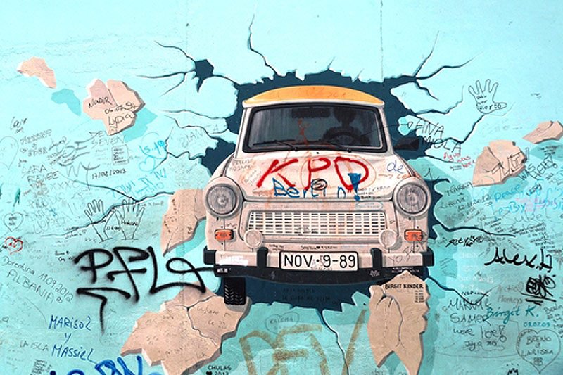 Wbrew tamu, jak wygląda to z polskiej perspektywy, dawne NRD nie stało się z dnia na dzień krainą dobrobytu. Ani zaraz po upadku muru berlińskiego, ani przez wiele lat po zjednoczeniu.