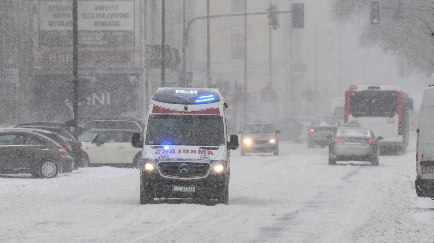 14-latka leżała pod sklepem kilka godzin. Nie udało jej się uratować