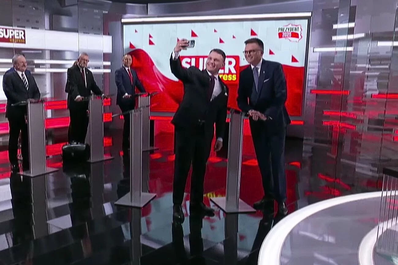 Mentzen zadrwił sobie z Hołowni. Tak nawiązał do sytuacji w Watykanie. Mentzen zadrwił z Hołowni. Tak nawiązał do zachowania marszałka w Watykanie.