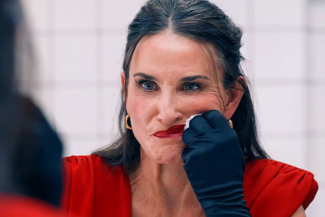 Demi Moore, Substancja recenzja
