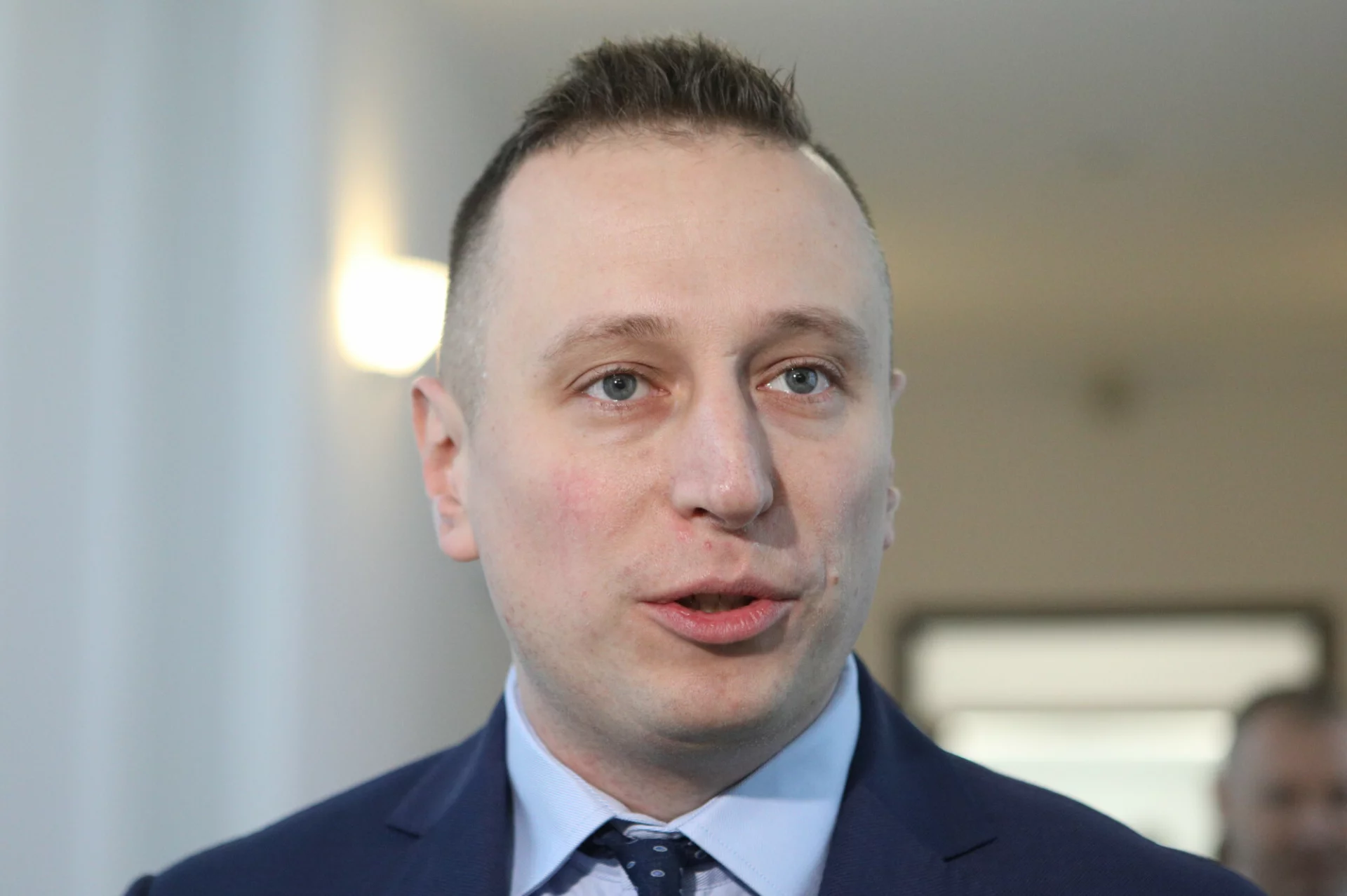 Krzysztof Brejza wygrał w sądzie z Antonim Macierewiczem w kwestii kosztów pracy podkomisji smoleńskiej.
