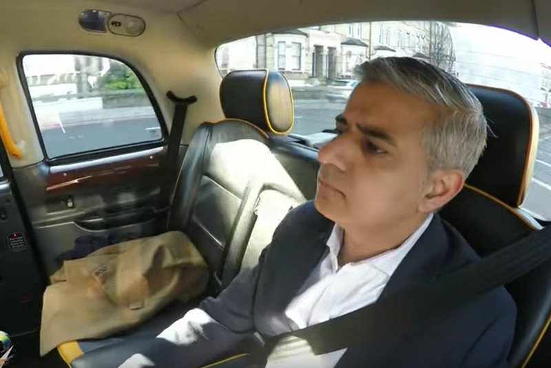 Sadiq Khan, potomek pakistańskich imigrantów, urodzony w Londynie.