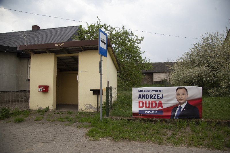 Większość osób, które wieszają wyborcze plakaty na swoich domach, twierdzi, że robi to ze względów ideologicznych.