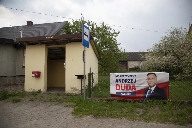 Większość osób, które wieszają wyborcze plakaty na swoich domach, twierdzi, że robi to ze względów ideologicznych.